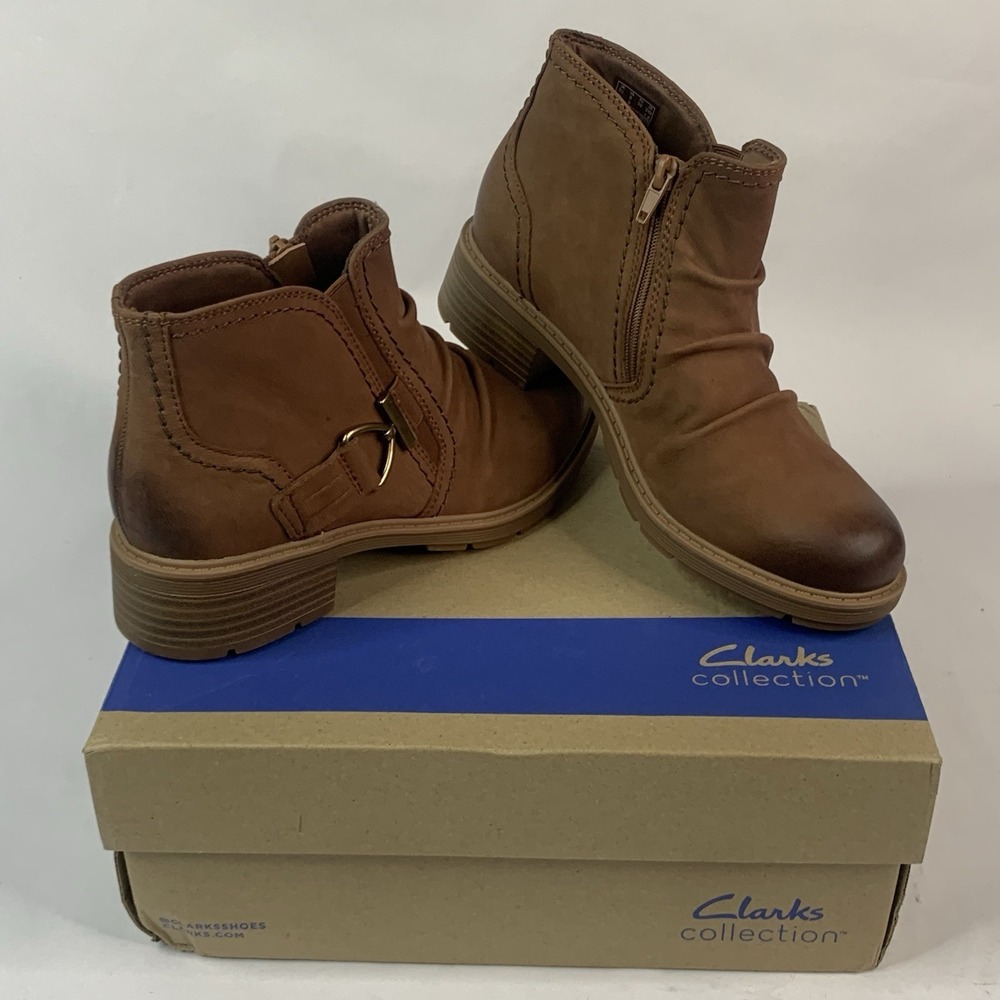 Clarks Hearth Dove Boots Women's US 8 Medium Tan Nubuck Ankle Bootie